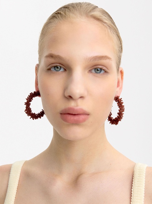 Фото ракурс 3 - Жіночі бордові сережки Parfois артикул 2329141 BUU SS2025