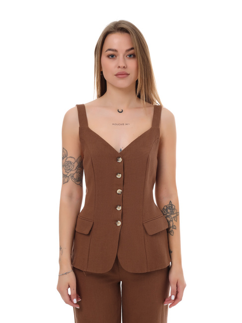 Женский коричневый жилет EQUILIBRI артикул W491 052 100 Brown SS2025 Фото ракурс 1 - Женский коричневый жилет EQUILIBRI артикул W491 052 100 Brown SS2025