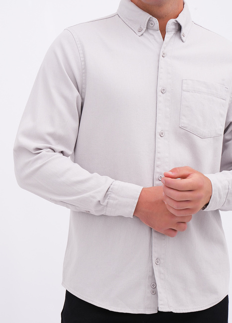 Чоловіча сіра сорочка EQUILIBRI артикул M422 005 000 Light grey FW2025 Фото ракурс 4 - Чоловіча сіра сорочка EQUILIBRI артикул M422 005 000 Light grey FW2025