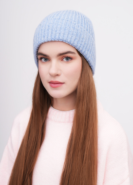 Жіноча синя шапка EQUILIBRI артикул W881 001 001 Blue FW2025 Фото ракурс 1 - Жіноча синя шапка EQUILIBRI артикул W881 001 001 Blue FW2025