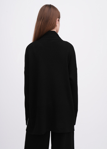 Фото ракурс 2 - Жіночий чорний светр EQUILIBRI артикул W391 042 100 Black FW2025