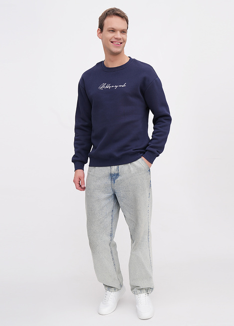 Мужской синий свитшот EQUILIBRI артикул M231 002 000 NAVY BLUE FW2025 Фото ракурс 3 - Мужской синий свитшот EQUILIBRI артикул M231 002 000 NAVY BLUE FW2025