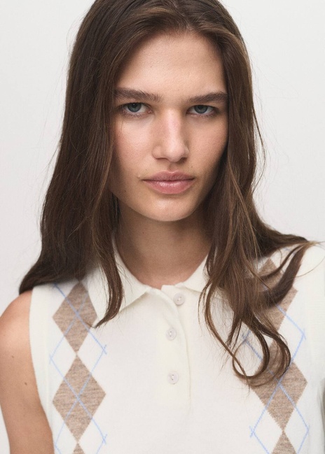 Жіночий молочний жилет Mango артикул 17085798 05 1 season Фото ракурс 4 - Жіночий молочний жилет Mango артикул 17085798 05 1 season