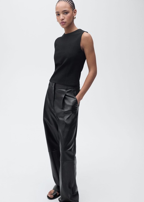 Женский черный топ Mango артикул 87095740 99 8 season Фото ракурс 1 - Женский черный топ Mango артикул 87095740 99 8 season