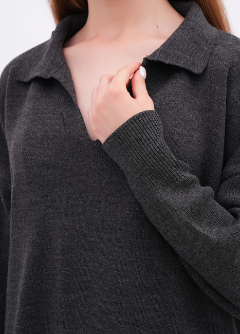 Жіночий сірий светр EQUILIBRI артикул W391 040 100 Dark grey FW2025 Фото ракурс 4 - Жіночий сірий светр EQUILIBRI артикул W391 040 100 Dark grey FW2025