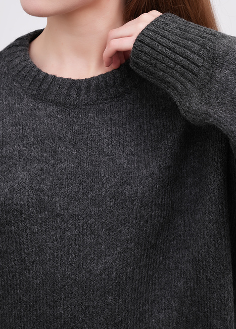 Фото ракурс 4 - Женский серый свитер EQUILIBRI артикул W342 054 002 Grey FW2025