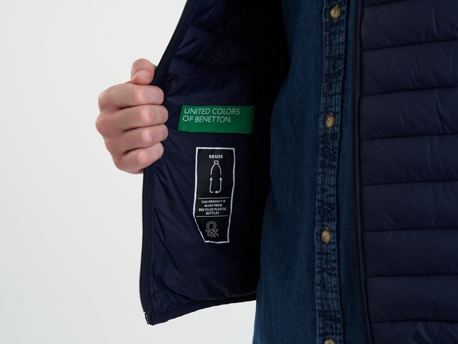 Чоловічий синій жилет Benetton артикул 2TWDUJ00P 016 25A Фото ракурс 4 - Чоловічий синій жилет Benetton артикул 2TWDUJ00P 016 25A