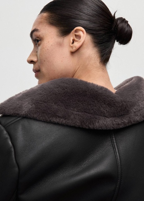 Жіноча чорна куртка Mango артикул 27091187 99 2 season Фото ракурс 7 - Жіноча чорна куртка Mango артикул 27091187 99 2 season