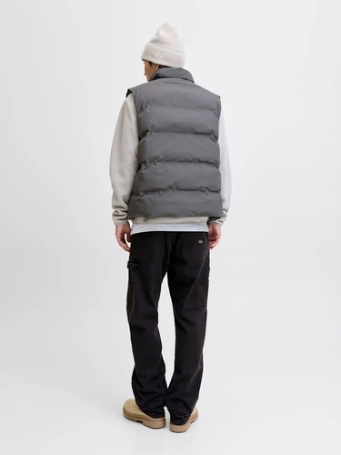 Фото ракурс 2 - Чоловічий сірий жилет Jack & Jones артикул 12278751 castlerock FW2025