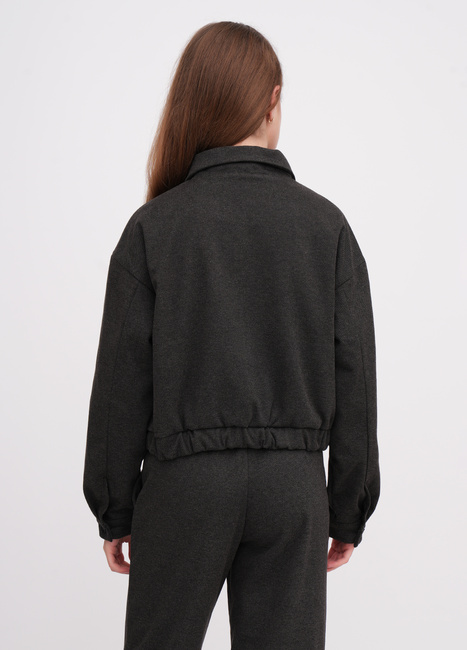 Женская серая куртка EQUILIBRI артикул W491 077 100 Anthracite FW2025 Фото ракурс 2 - Женская серая куртка EQUILIBRI артикул W491 077 100 Anthracite FW2025