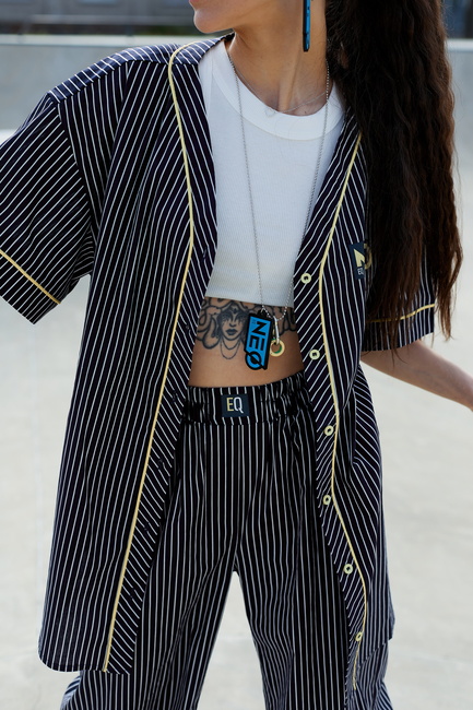 Женская синяя рубашка EQUILIBRI артикул NW491002 100 NAVY BLUE SS2026 Фото ракурс 3 - Женская синяя рубашка EQUILIBRI артикул NW491002 100 NAVY BLUE SS2026