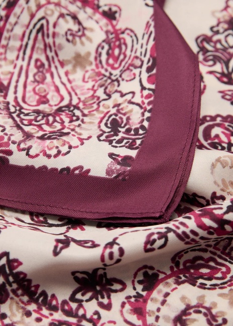 Жіночий бордовий шарф Mango артикул 17054088 78 1 season Фото ракурс 2 - Жіночий бордовий шарф Mango артикул 17054088 78 1 season