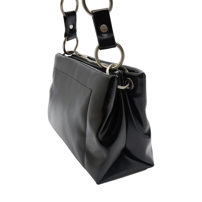 Женская черная сумка Parfois артикул 234025 _BK FW2025 Фото ракурс 3 - Женская черная сумка Parfois артикул 234025 _BK FW2025
