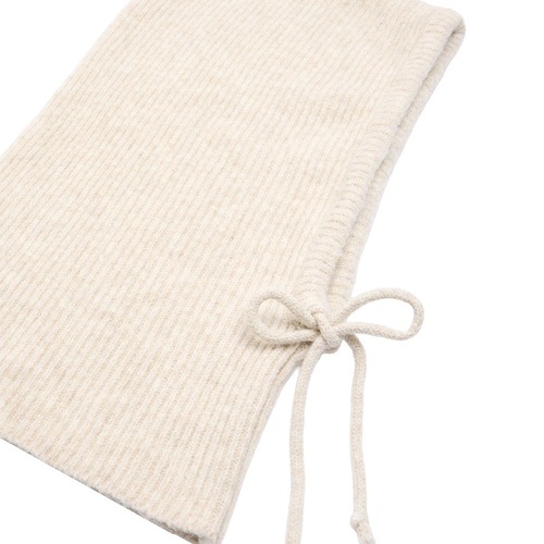 Фото ракурс 2 - Женская молочная шапка Parfois артикул 240634 _EC FW2025