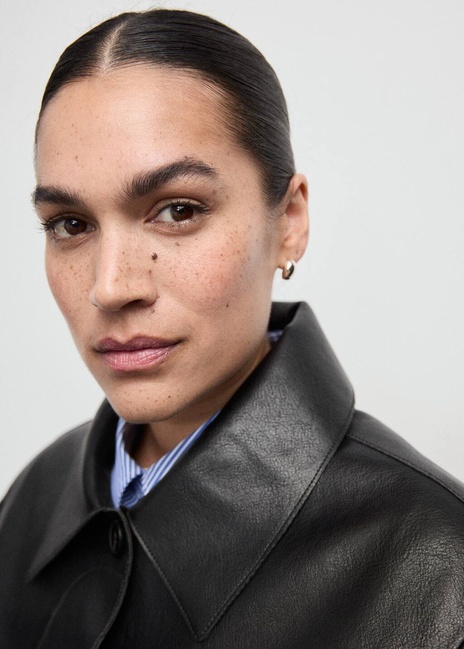 Женская черная куртка Mango артикул 27091189 99 2 season Фото ракурс 6 - Женская черная куртка Mango артикул 27091189 99 2 season