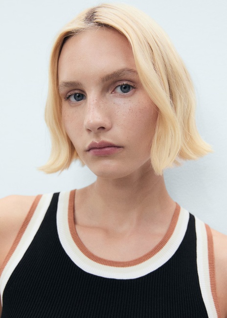 Фото ракурс 3 - Женский черный топ Mango артикул 17031187 99 1 season