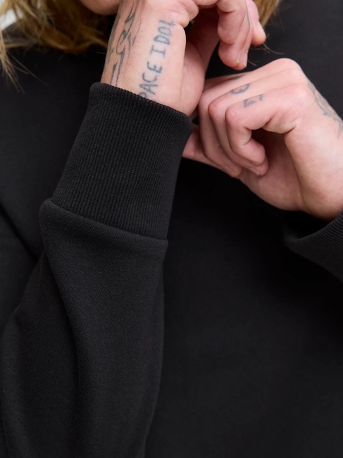 Мужской черный свитшот Jack & Jones артикул 12279256 Black FW2025 Фото ракурс 5 - Мужской черный свитшот Jack & Jones артикул 12279256 Black FW2025