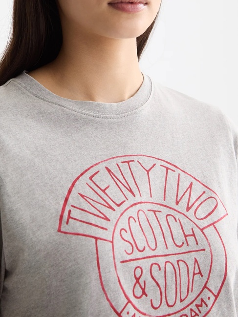 Жіноча сіра футболка SCOTCH & SODA артикул U9A00808T U031 FW2025 Фото ракурс 4 - Жіноча сіра футболка SCOTCH & SODA артикул U9A00808T U031 FW2025