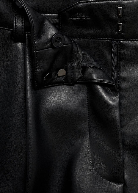 Жіночі чорні шорти Mango артикул 17035168 99 1 season Фото ракурс 6 - Жіночі чорні шорти Mango артикул 17035168 99 1 season