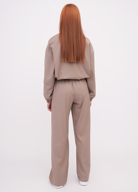 Женские бежевые брюки EQUILIBRI артикул W491 073 200 Beige FW2025 Фото ракурс 2 - Женские бежевые брюки EQUILIBRI артикул W491 073 200 Beige FW2025