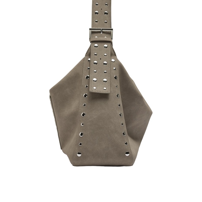 Женская молочная сумка Parfois артикул 239557 _IC FW2025 Фото ракурс 3 - Женская молочная сумка Parfois артикул 239557 _IC FW2025