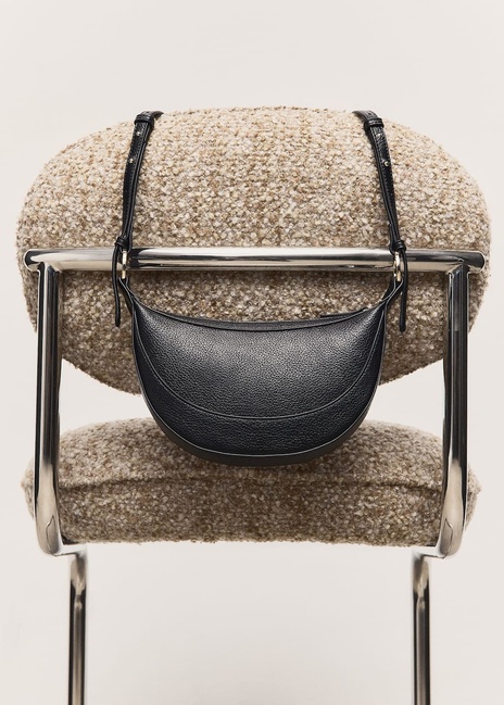 Фото ракурс 6 - Жіноча чорна сумка Mango артикул 27071217 99 2 season