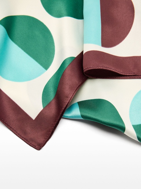 Женский разноцветный шарф Parfois артикул 236840 _BM SS2025 Фото ракурс 3 - Женский разноцветный шарф Parfois артикул 236840 _BM SS2025