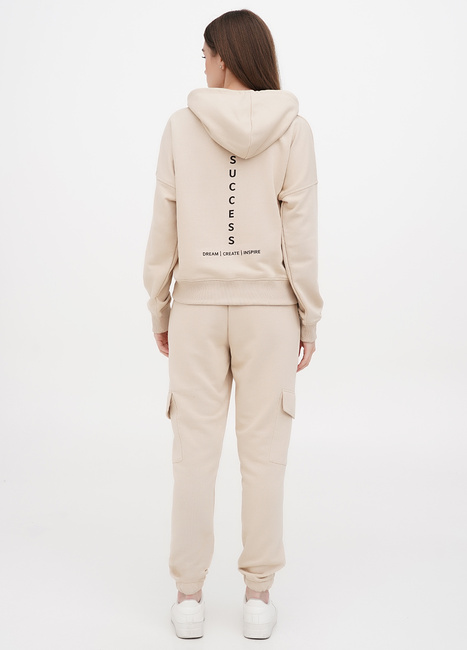 Фото ракурс 2 - Жіночі бежеві штани EQUILIBRI артикул OD 3 Jogger Pocket Beige SS2024