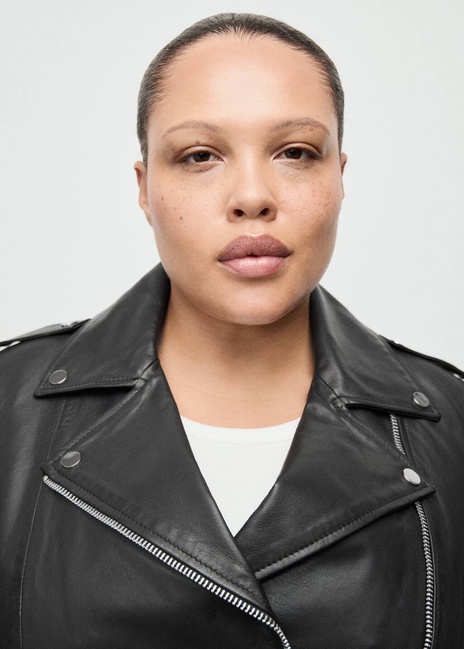 Женская черная куртка Mango артикул 27081278 99 2 season Фото ракурс 6 - Женская черная куртка Mango артикул 27081278 99 2 season