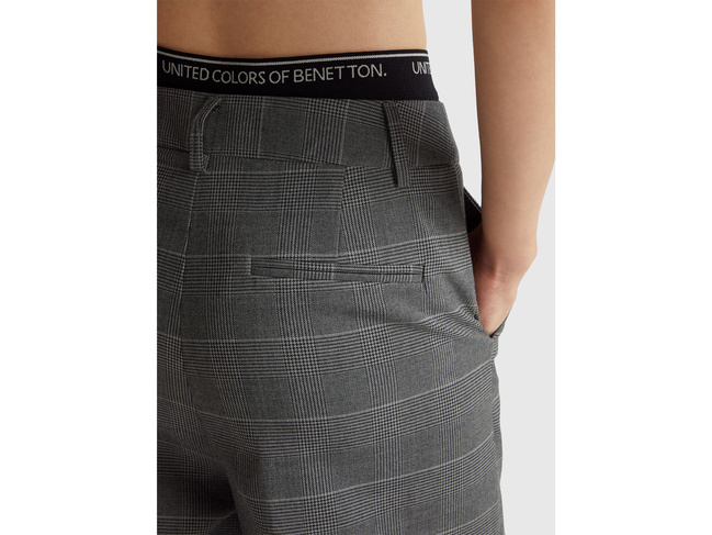 Женские серые штаны Benetton артикул 4X8MDF07F 903 25A Фото ракурс 4 - Женские серые штаны Benetton артикул 4X8MDF07F 903 25A