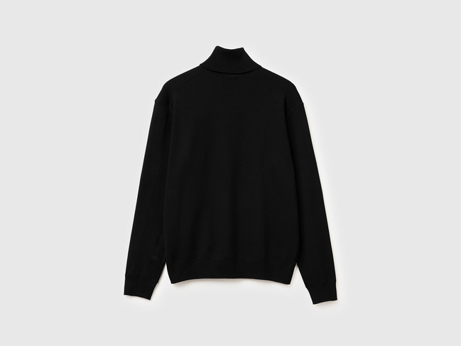 Мужская черная водолазка Benetton артикул 110XU2025 100 25A Фото ракурс 2 - Мужская черная водолазка Benetton артикул 110XU2025 100 25A