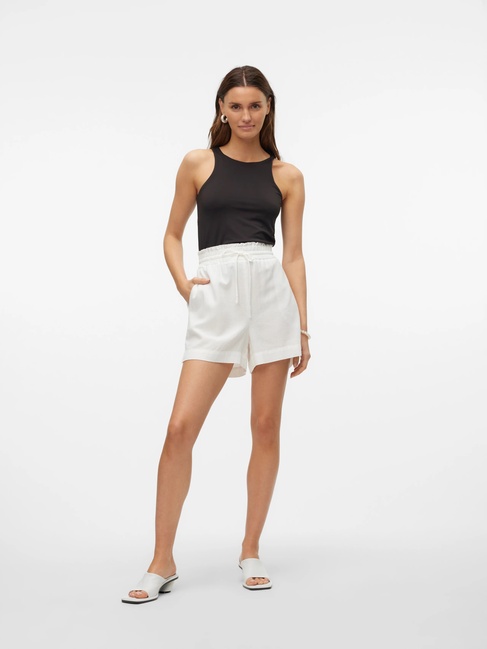 Фото ракурс 4 - Женские белые шорты Vero Moda артикул 10303668 snow white SS2025