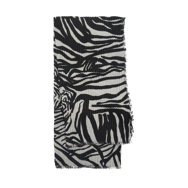 Фото ракурс 1 - Жіночий чорний шарф Parfois артикул 240318 _DM FW2025