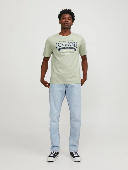 Фото ракурс 4 - Мужская зелёная футболка Jack & Jones артикул 12246690 Desert Sage SS2024