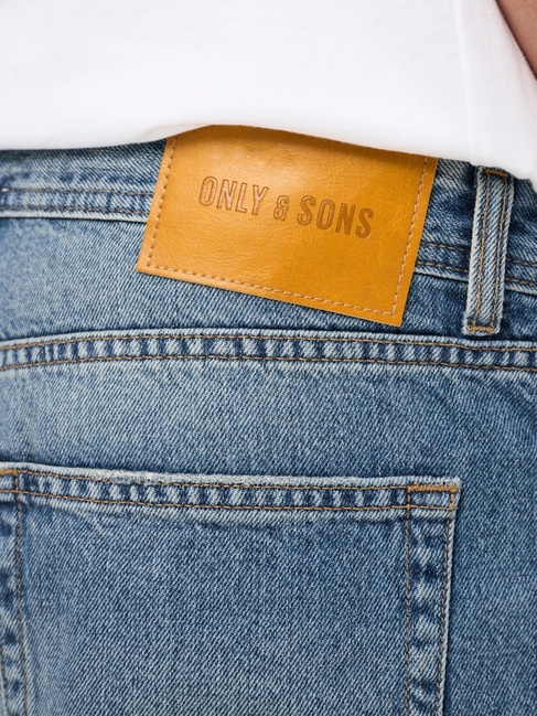 Чоловічі сині шорти ONLY & SONS артикул 22029085 Medium Blue Denim SS2025 Фото ракурс 7 - Чоловічі сині шорти ONLY & SONS артикул 22029085 Medium Blue Denim SS2025