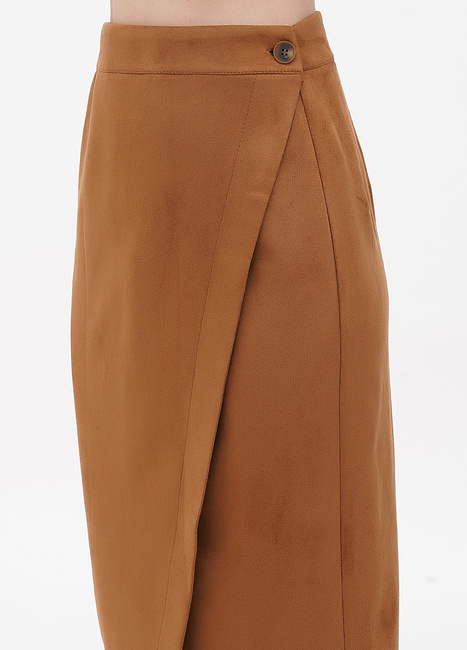 Фото ракурс 3 - Женская коричневая юбка EQUILIBRI артикул SVT Skirt Zap CAMEL FW2024