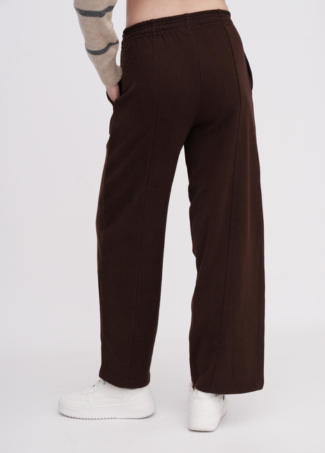 Женские коричневые брюки EQUILIBRI артикул W466 038 000 Brown FW2025 Фото ракурс 2 - Женские коричневые брюки EQUILIBRI артикул W466 038 000 Brown FW2025