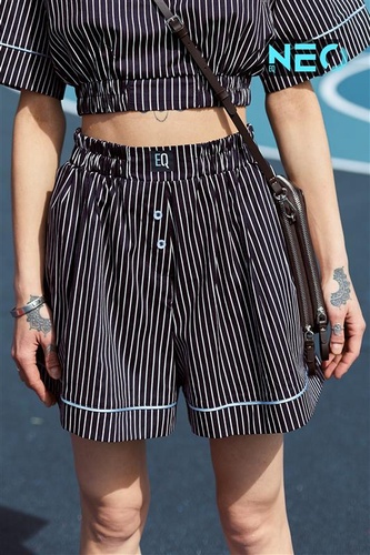 Фото ракурс 1 - Жіночі сині шорти EQUILIBRI артикул NW291002 200 NAVY BLUE SS2025