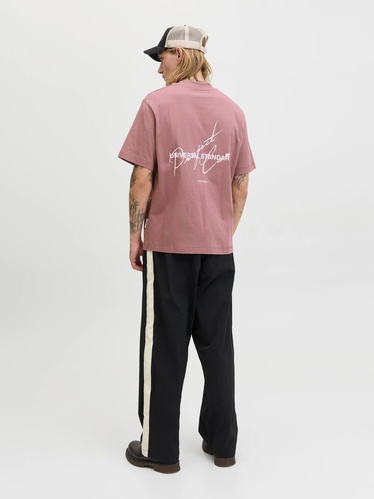 Фото ракурс 2 - Чоловіча рожева футболка Jack & Jones артикул 12283351 Grape Shake FW2025