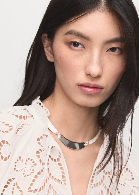 Женская молочная блузка Mango артикул 17085820 05 1 season Фото ракурс 6 - Женская молочная блузка Mango артикул 17085820 05 1 season