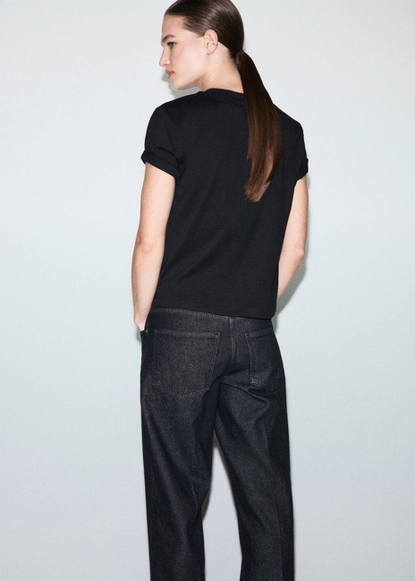 Фото ракурс 2 - Жіноча чорна футболка Mango артикул 17049115 99 1 season