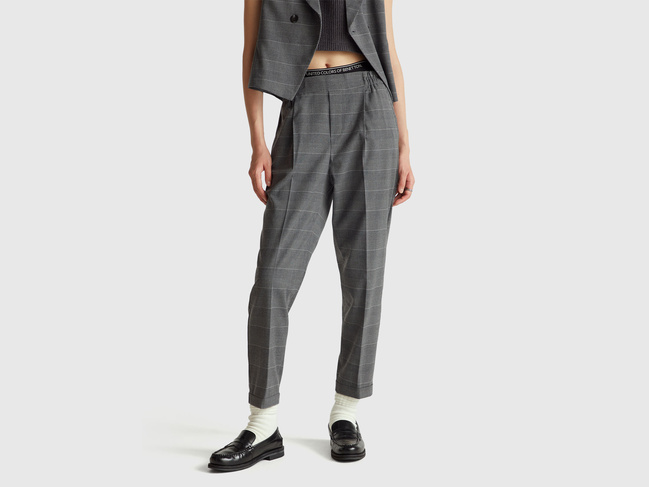 Женские серые штаны Benetton артикул 4X8MDF081 903 25A Фото ракурс 1 - Женские серые штаны Benetton артикул 4X8MDF081 903 25A