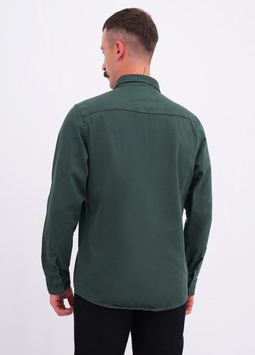 Фото ракурс 2 - Мужская зеленая рубашка EQUILIBRI артикул M422 005 000 Green FW2025