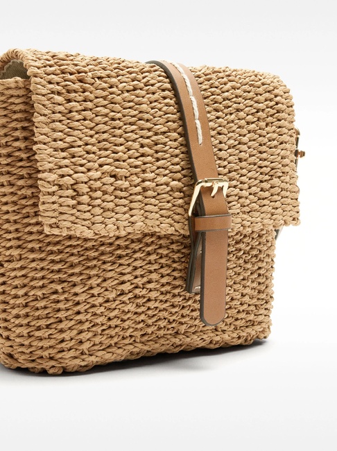 Жіноча бежева сумка Parfois артикул 229869 NCM FW2025 Фото ракурс 3 - Жіноча бежева сумка Parfois артикул 229869 NCM FW2025