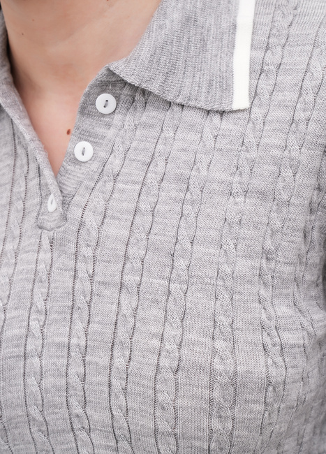 Фото ракурс 3 - Жіноча сіра футболка поло EQUILIBRI артикул W391 032 101 Grey FW2025