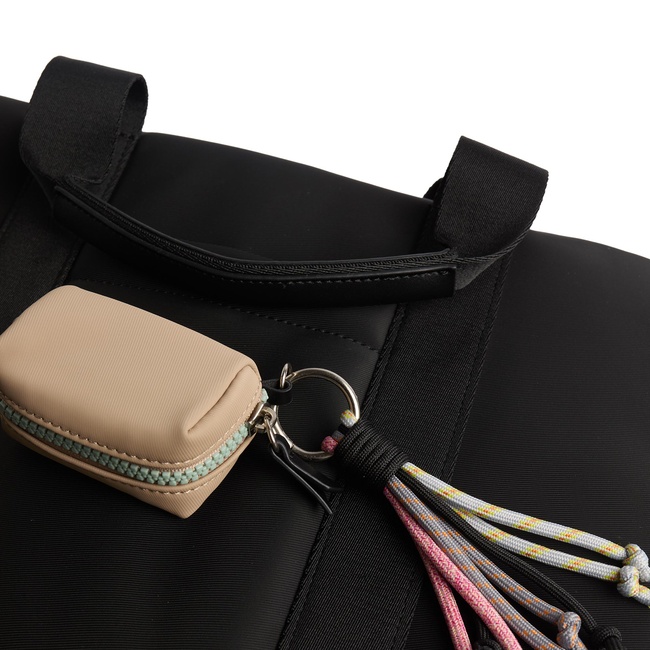 Женская черная сумка Parfois артикул 228706 _BK SS2025 Фото ракурс 3 - Женская черная сумка Parfois артикул 228706 _BK SS2025