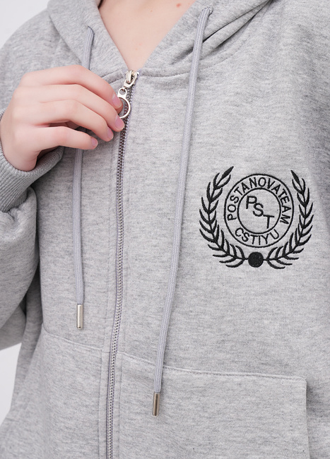 Женская серая олимпийка EQUILIBRI артикул W291 051 100 Grey FW2025 Фото ракурс 4 - Женская серая олимпийка EQUILIBRI артикул W291 051 100 Grey FW2025