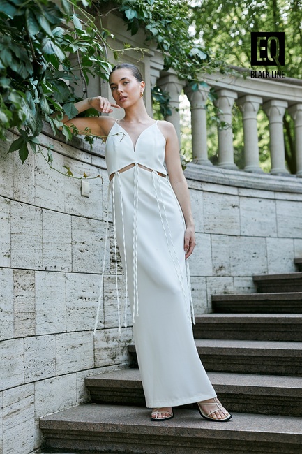 Жіноча молочна сукня EQUILIBRI артикул BW452004 000 MILK SS2025 Фото ракурс 1 - Жіноча молочна сукня EQUILIBRI артикул BW452004 000 MILK SS2025