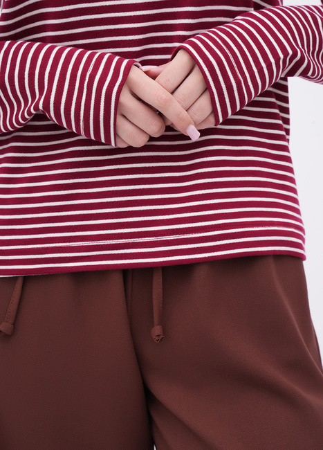 Женский бордовый лонгслив EQUILIBRI артикул W215 022 000 bordo FW2025 Фото ракурс 4 - Женский бордовый лонгслив EQUILIBRI артикул W215 022 000 bordo FW2025