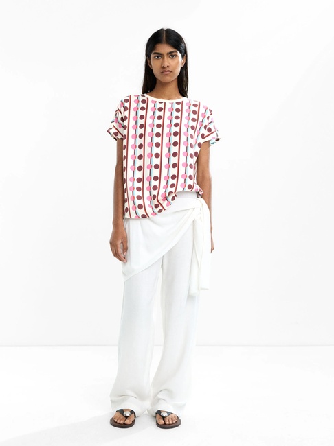 Женская розовая футболка Parfois артикул 231153 _BM FW2025 Фото ракурс 3 - Женская розовая футболка Parfois артикул 231153 _BM FW2025